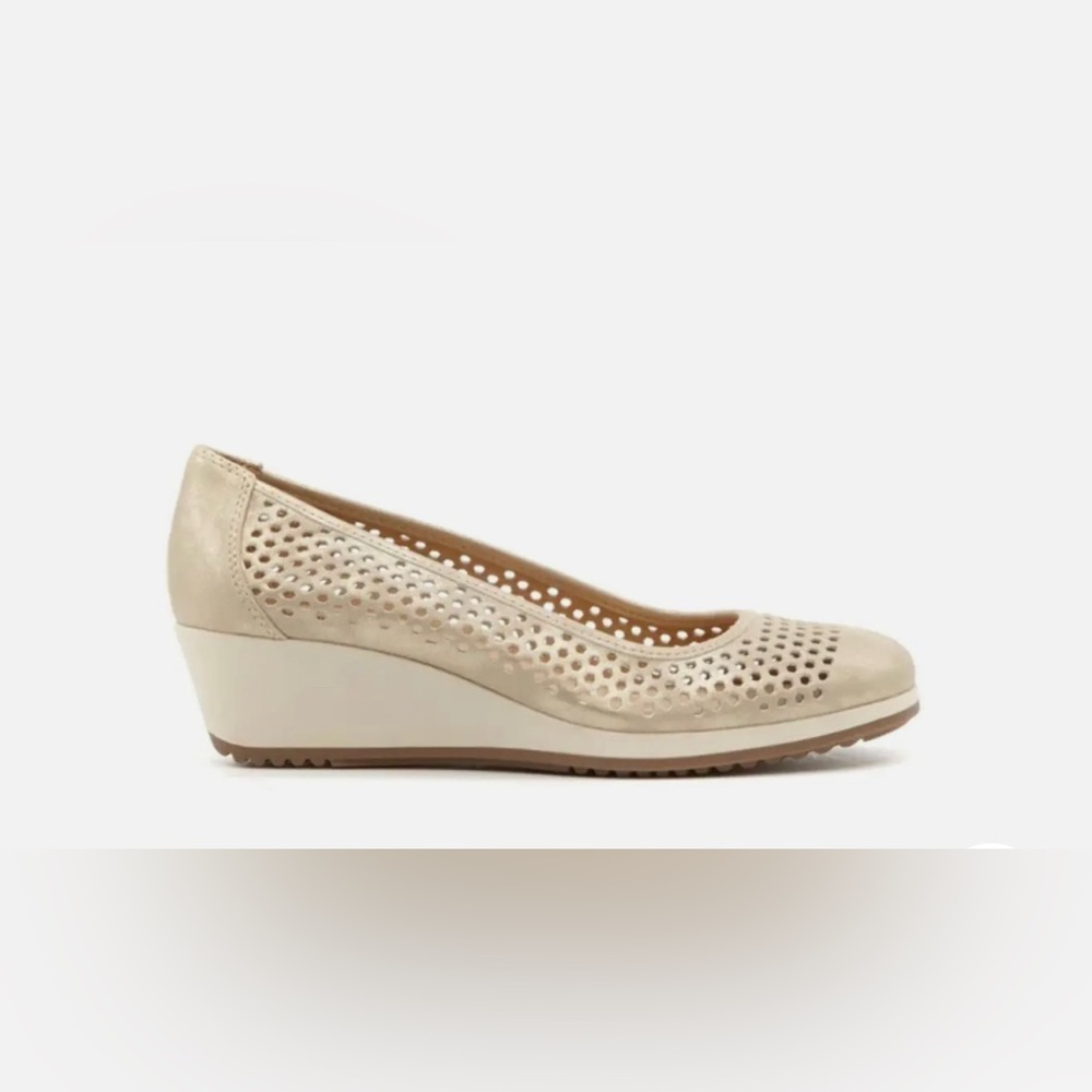 EUC, NATURALIZER BRANDI WEDGE SHOES, size 8.5M, gold tone